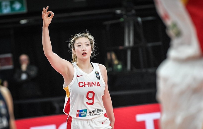 英雄联盟S15-赛前成都蓉城调整名单以备意甲，伤情更新环节打磨，震撼外界，临场指挥获称赞的简单介绍